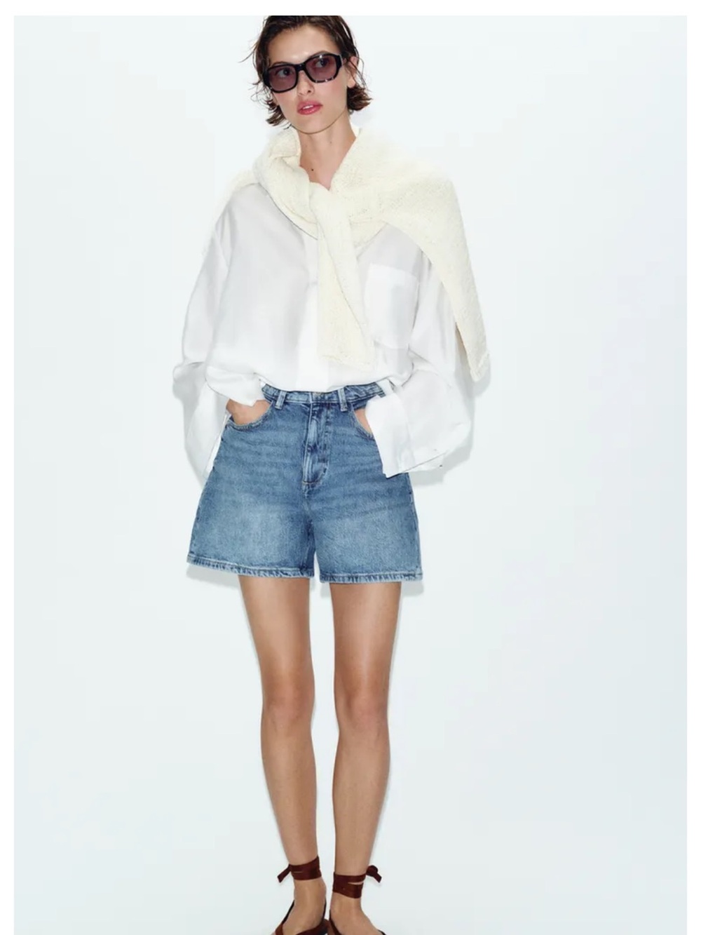 Zara light blue denim jeans with tan stitching - Picture 6 of 6